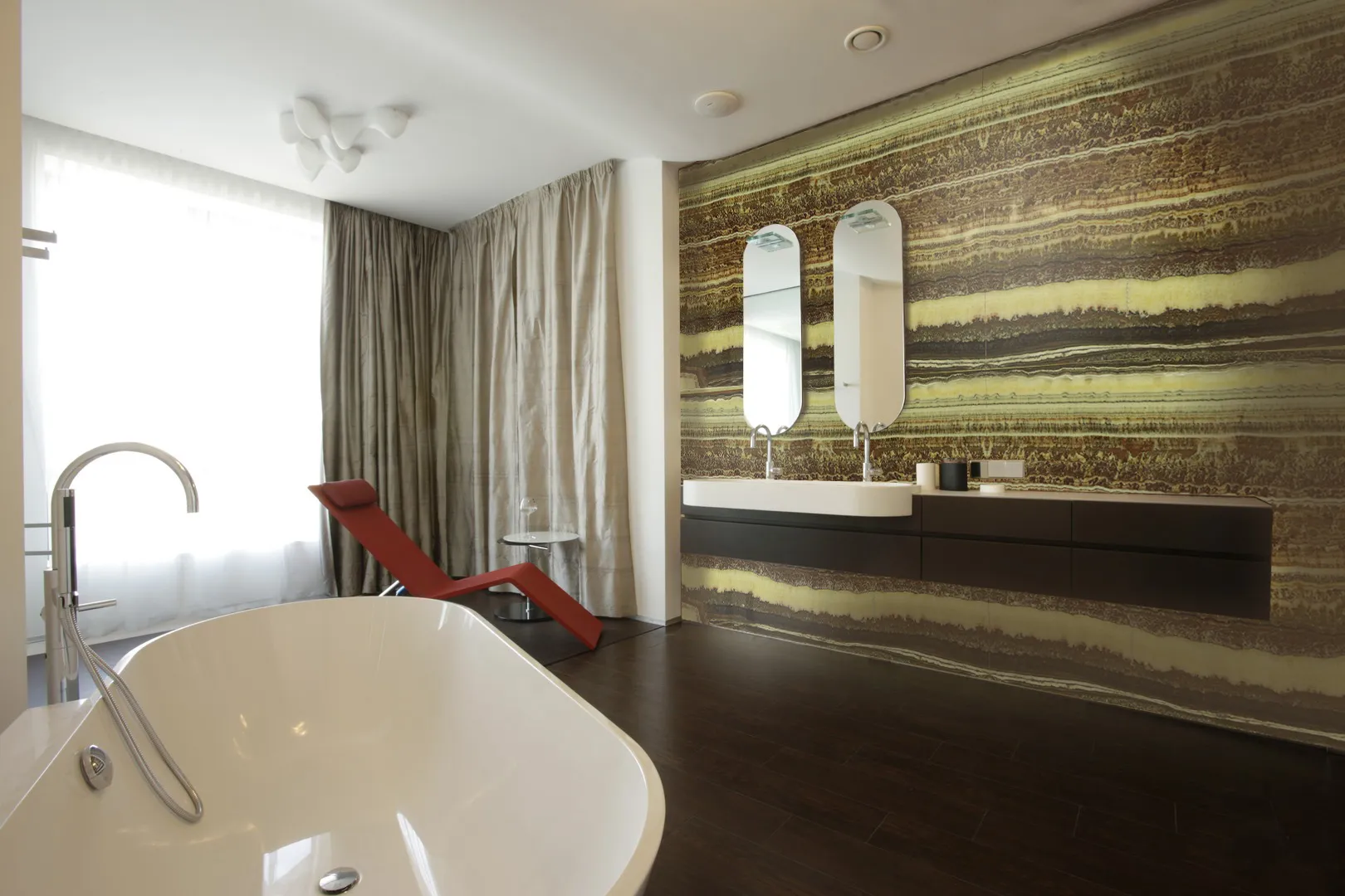 Оникс Onice Red Sea в интерьере (отделка стен / стены)